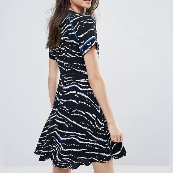 French Connection Tapir Wave Crepe Flare Dress Size 6 - Picture 2 of 8